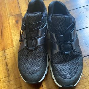 Sorel gently used shoes black silver 7.5